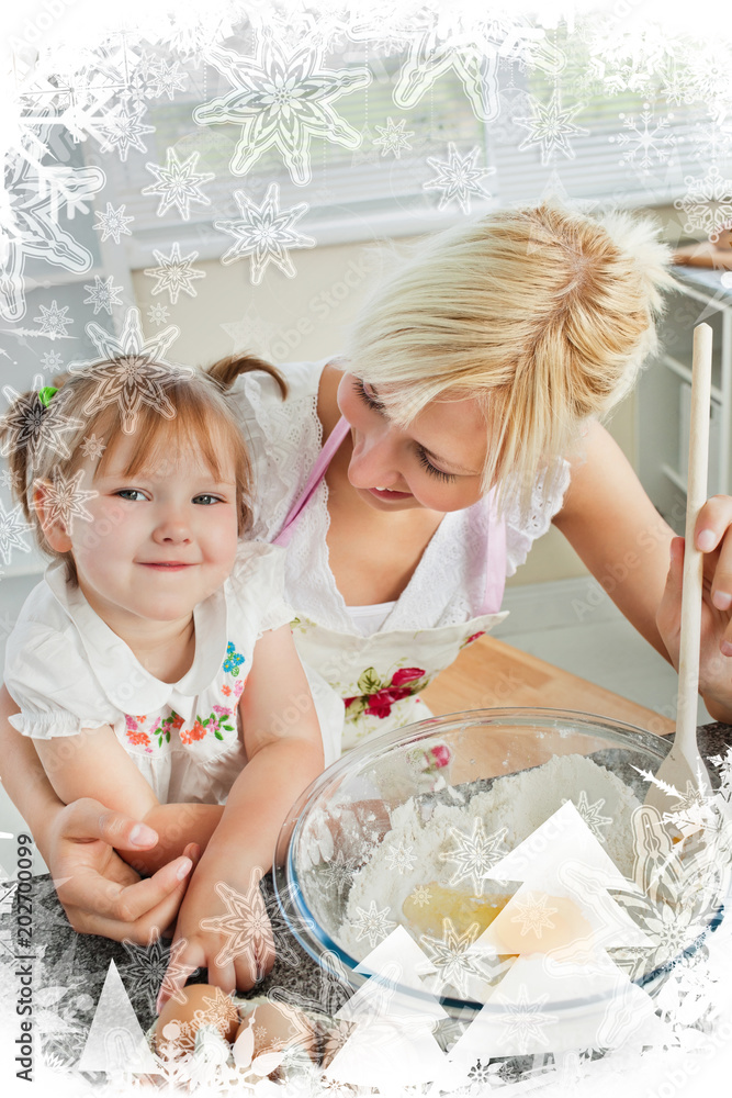 可爱的女人和她的女儿用圣诞相框烤饼干