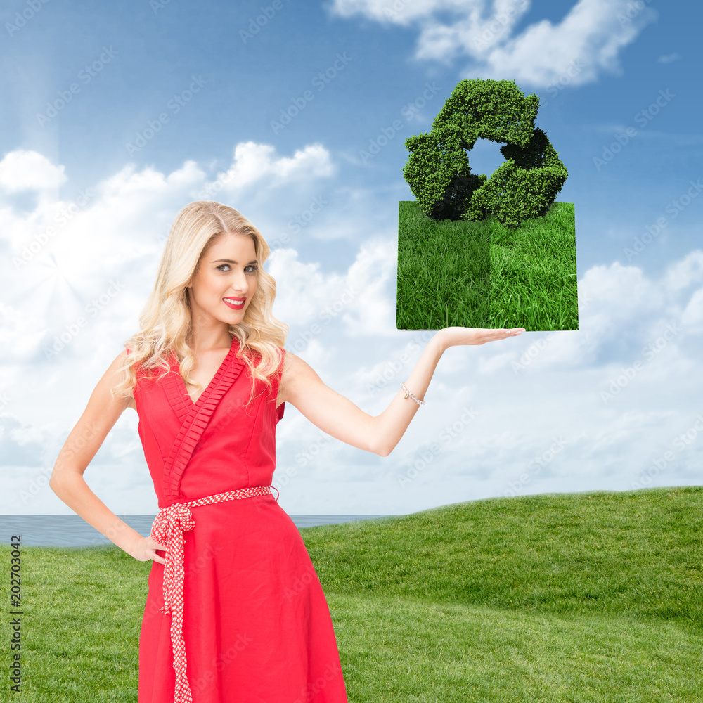 蓝天下，一个女人拿着草坪书对着绿色的田野