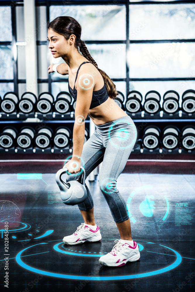 女性在健身房锻炼对抗健身界面