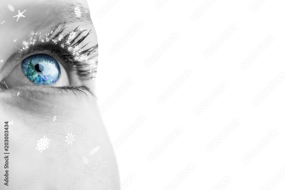 女性蓝眼睛与降雪的特写合成图像