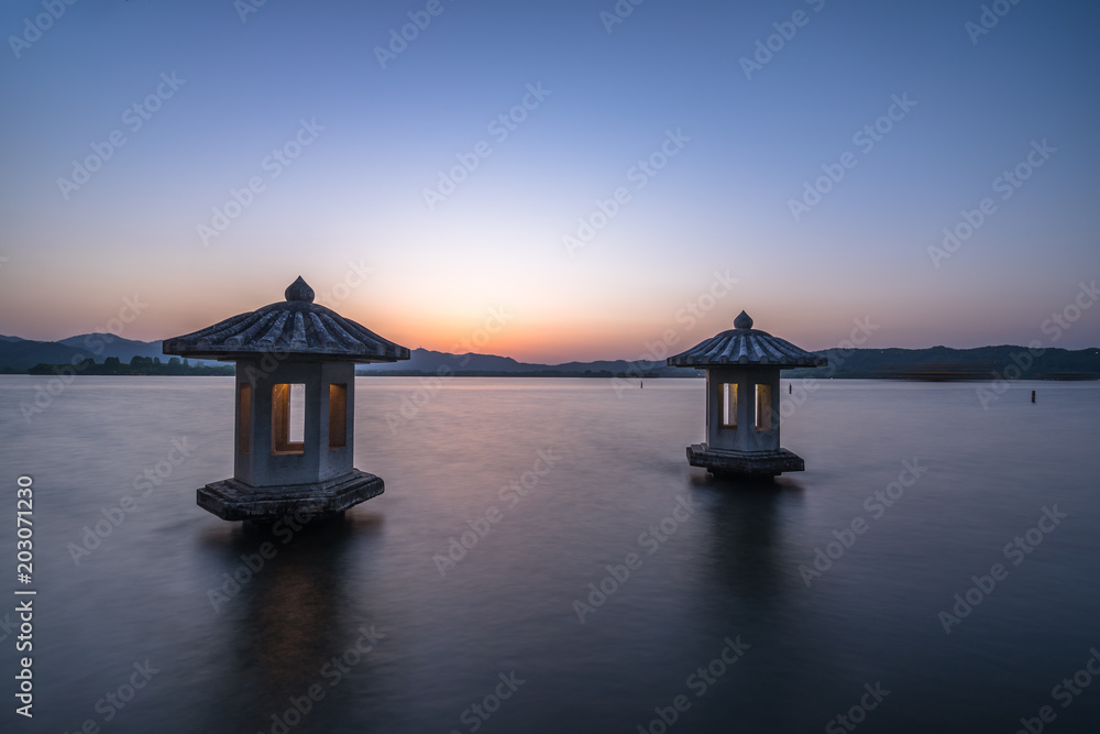 日落时分的杭州西湖