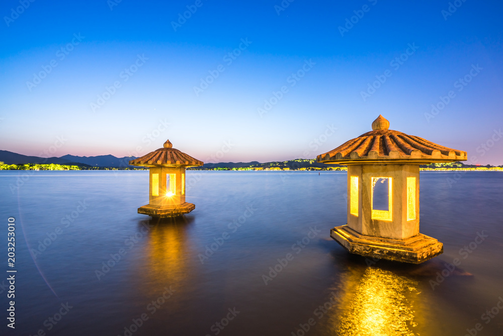 日落时分的杭州西湖景观