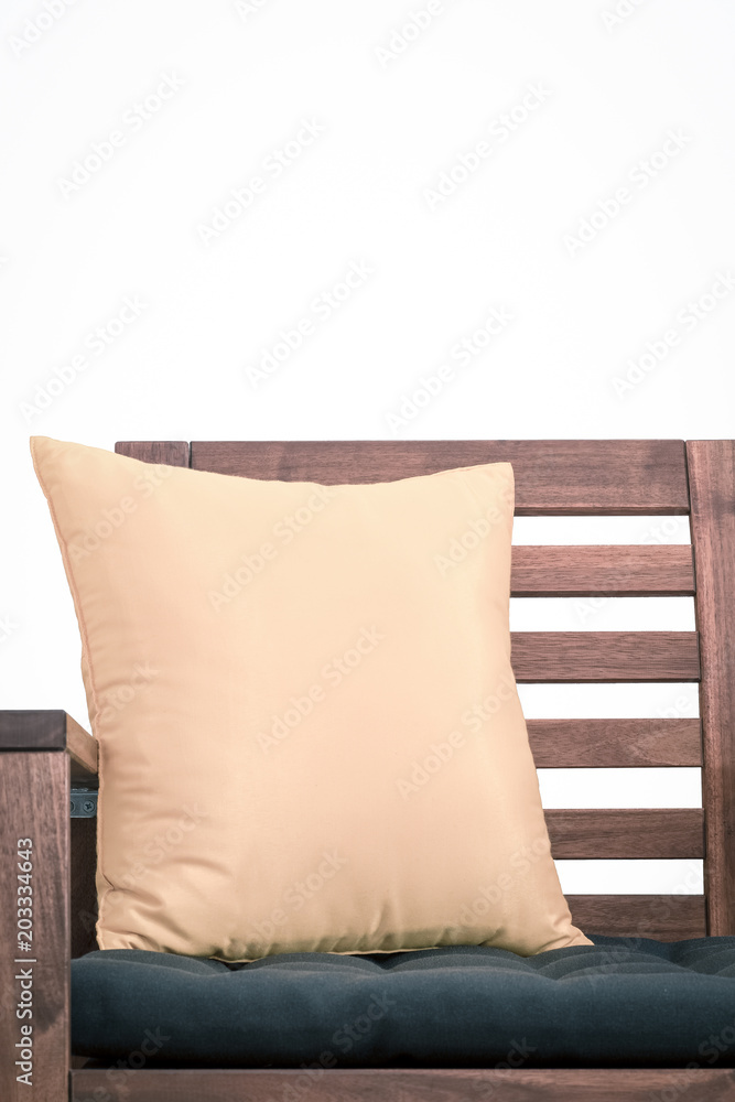 白色背景隔离垫木椅