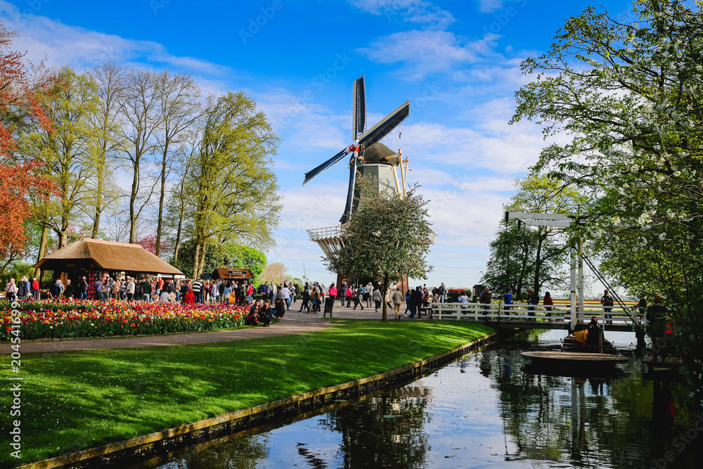 Windmühle im Keukenhof in Holland