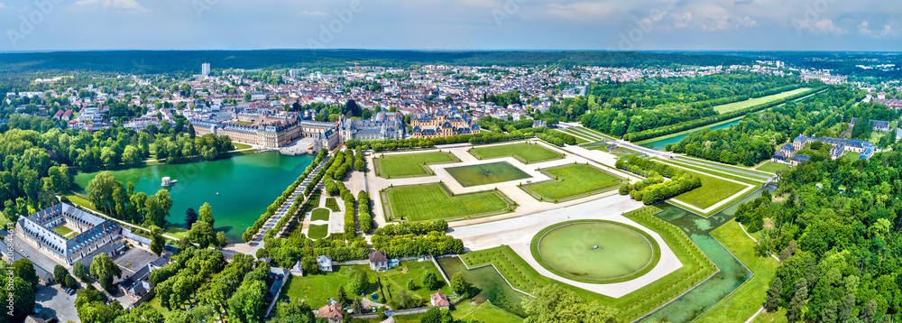 法国联合国教科文组织世界遗产枫丹白露城堡及其花园鸟瞰图