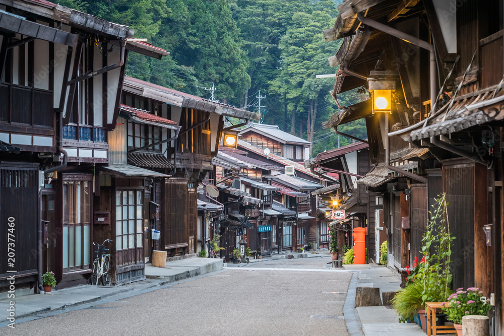 日本奈良宿-2017年9月4日：传统木制日本古镇的如画景色