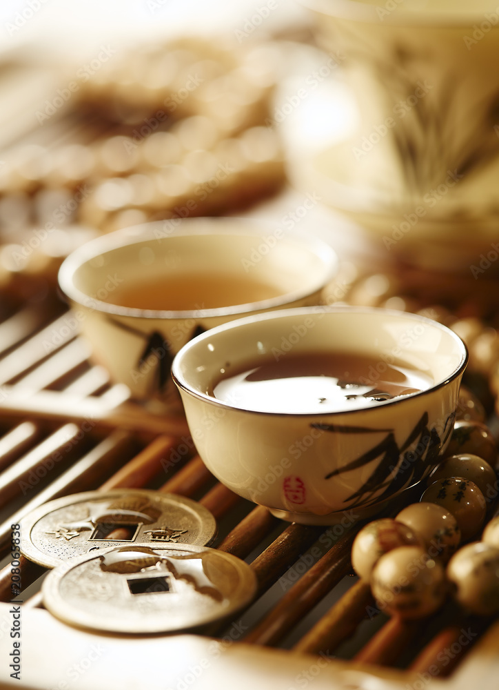 中国风格的皮亚拉配茶。浅景深，