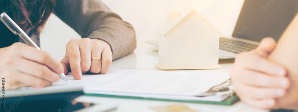 客户签署购房及房地产文件