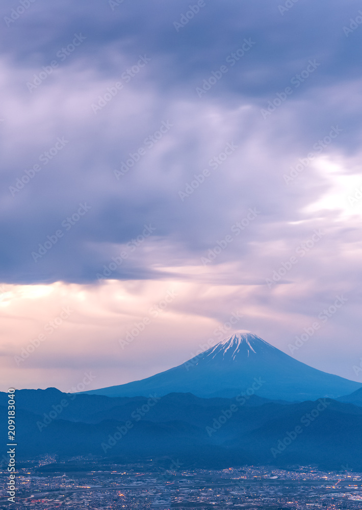 富士山，清晨多云有雨
