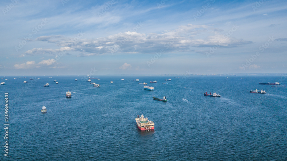 鸟瞰新加坡货运码头，全球进出口商业物流港口，新加坡