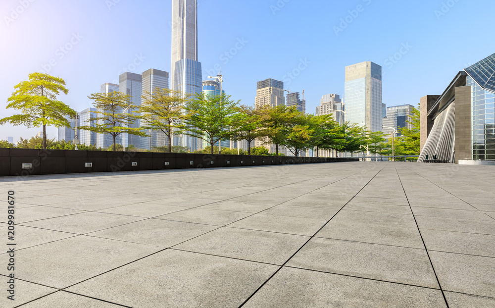 中国深圳的空置广场层和现代城市商业建筑