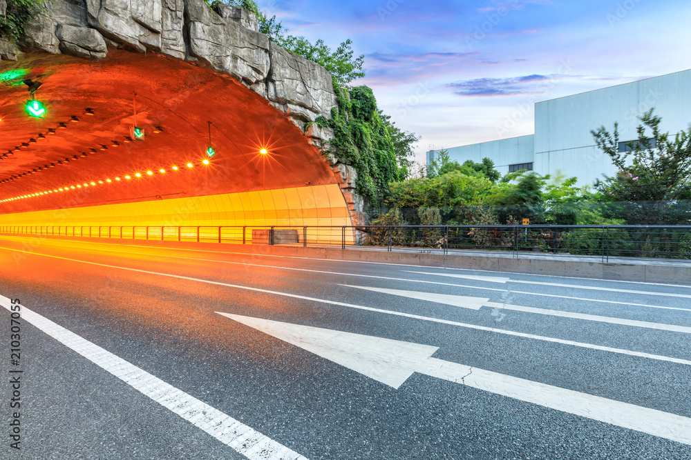 黄昏公路隧道，交通理念