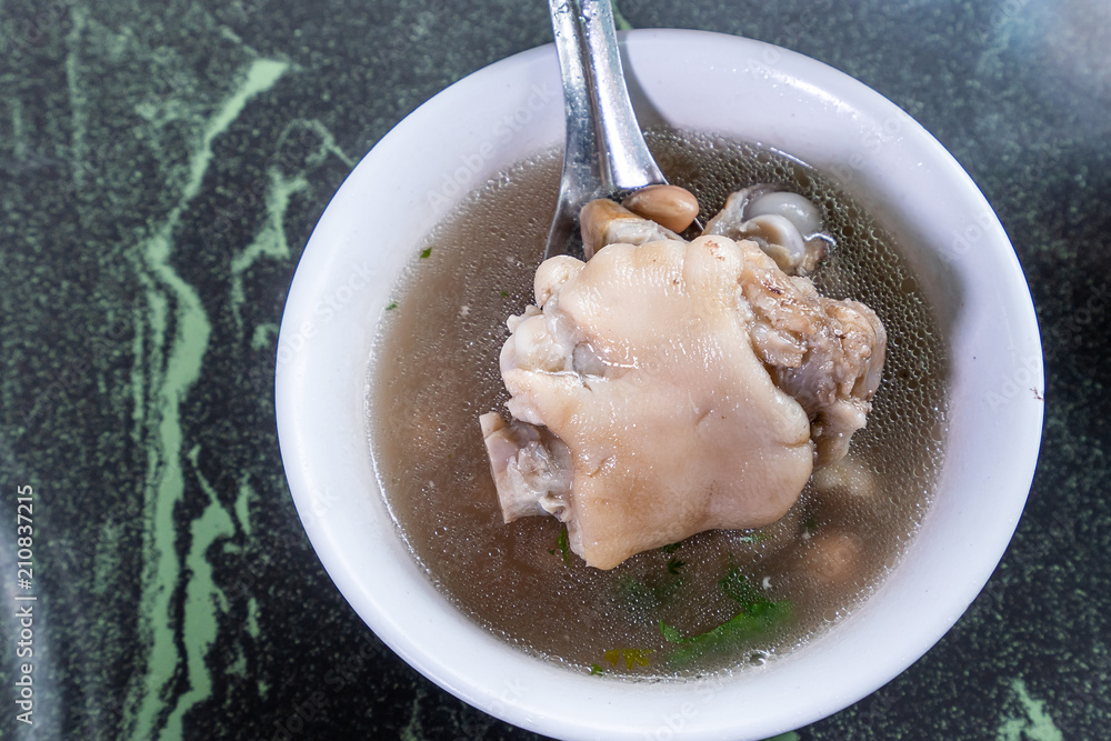 台湾特色名小吃：石上白碗花生猪蹄汤
