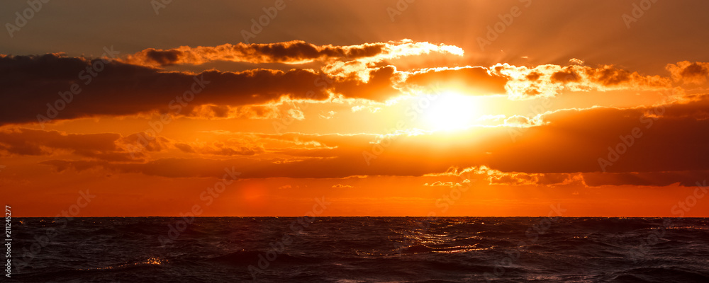 海上浪漫的日落