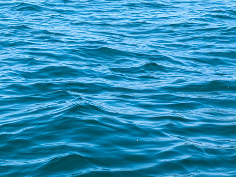 蓝色的密歇根湖水面荡漾