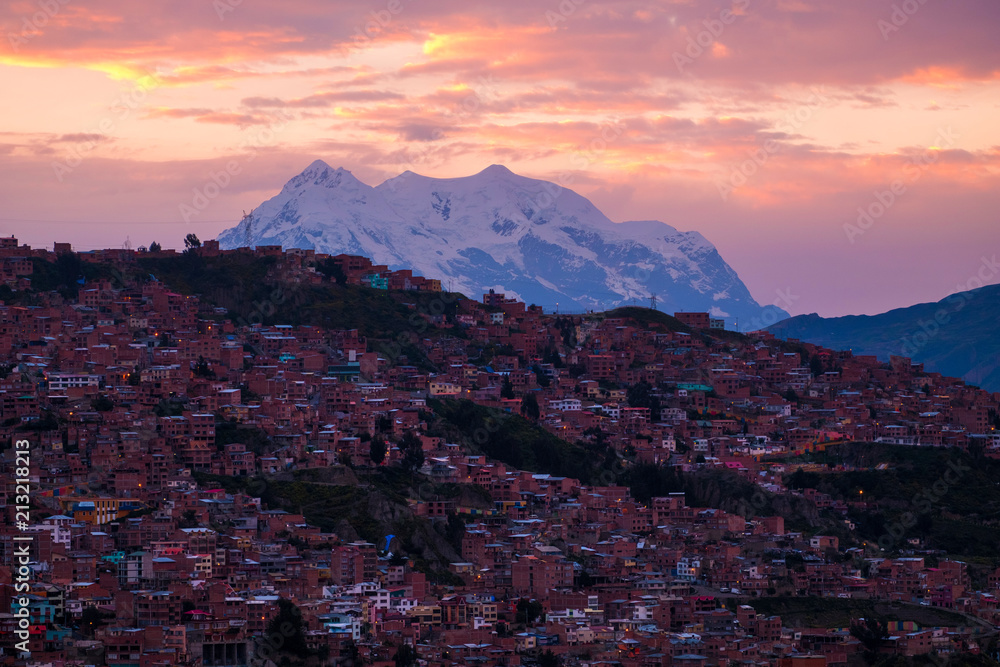 日出时分的拉巴斯市，玻利维亚