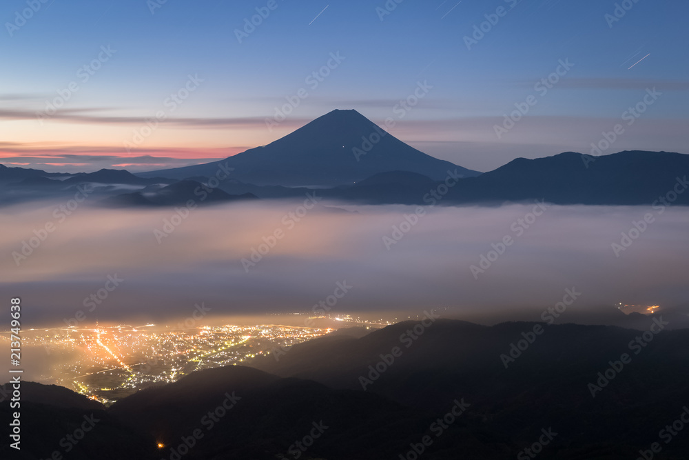 富士山，夏季云海，从Kushigata山看
