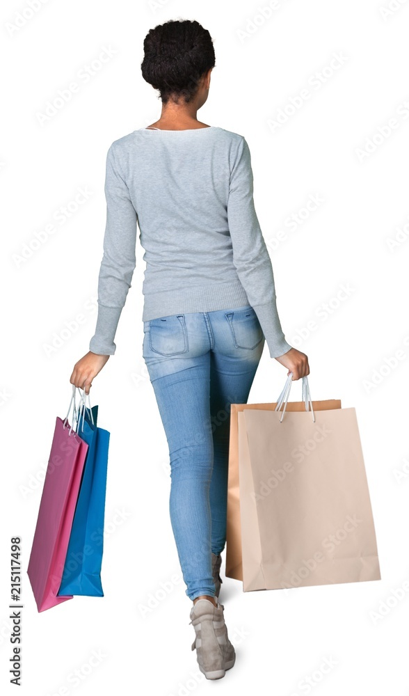 年轻女子拿着白色背景隔离的购物袋