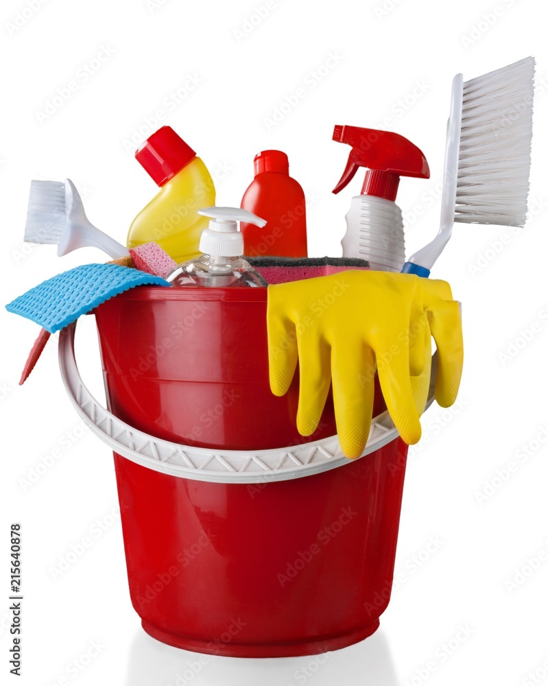 桶中的房屋清洁设备和用品-隔离