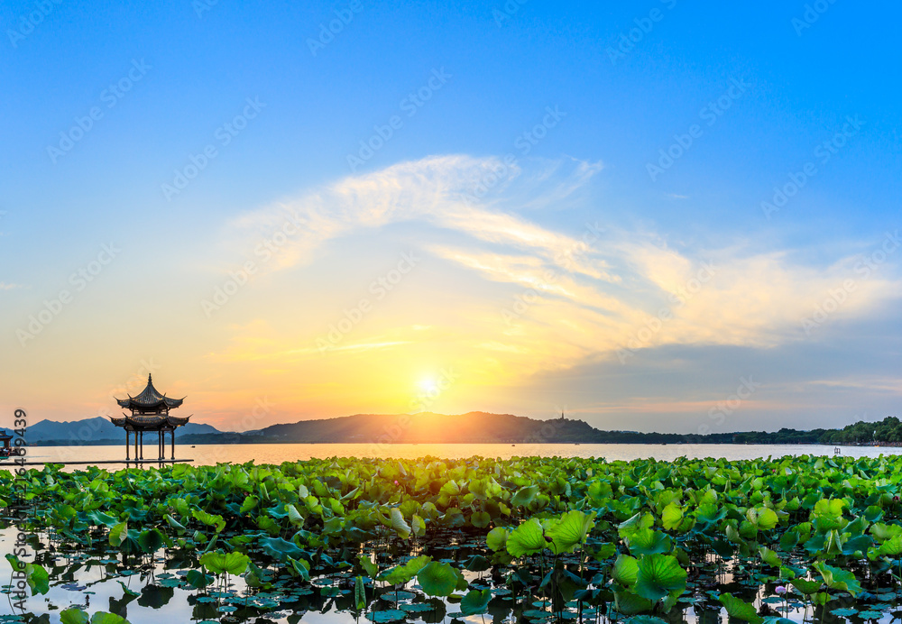 日落时分的杭州西湖自然风光