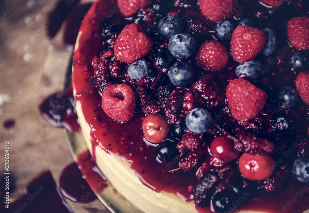 新鲜浆果芝士蛋糕食品摄影食谱创意