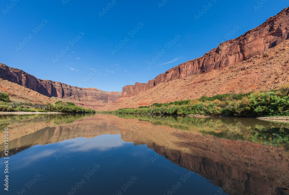 风景如画的科罗拉多河景观——犹他州的摩押