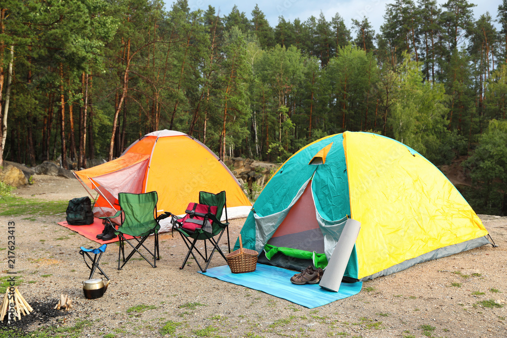 夏日荒野露营帐篷和配件