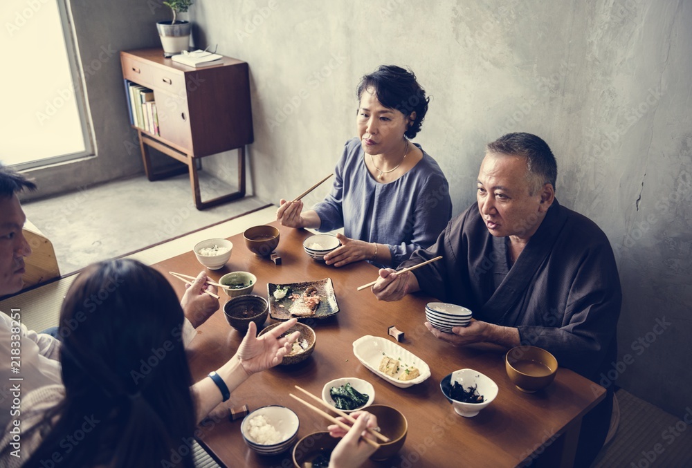 日本家庭在家吃饭