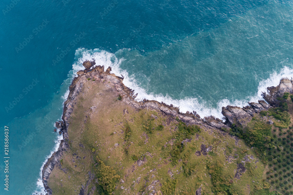 无人机拍摄泰国普吉岛promthep海角附近的Laem krating视点新地标。
