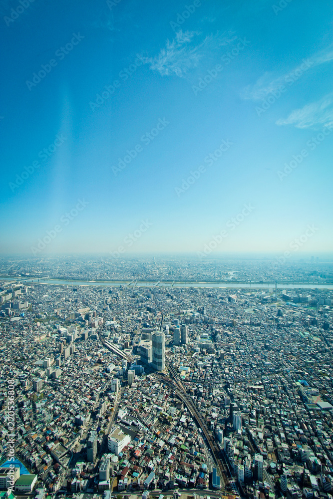 东京摩天大楼鸟瞰图。现代天际线和城市背景