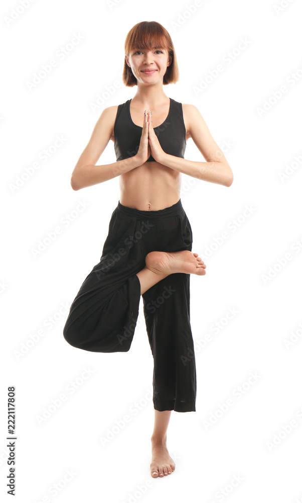运动型女性在白色背景下练习瑜伽
