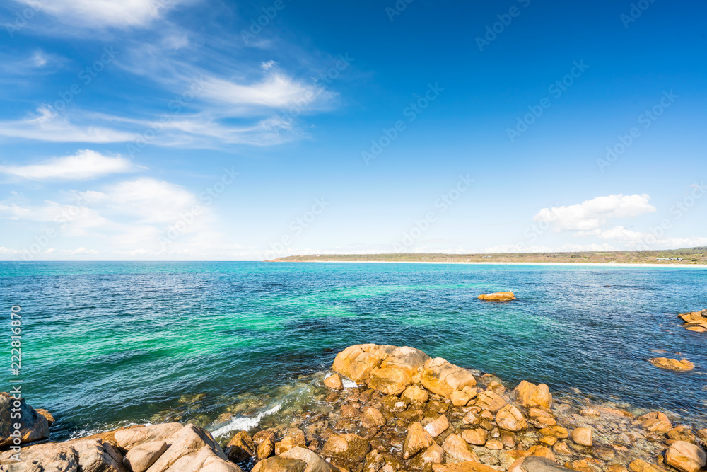 澳大利亚西澳大利亚西南葡萄酒产区邓斯伯勒邦克湾的岩石海岸线
