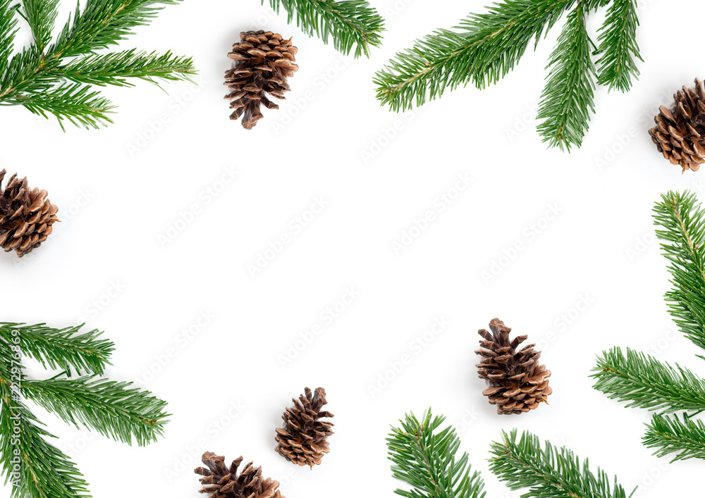松果和冷杉树枝的圣诞布置构图