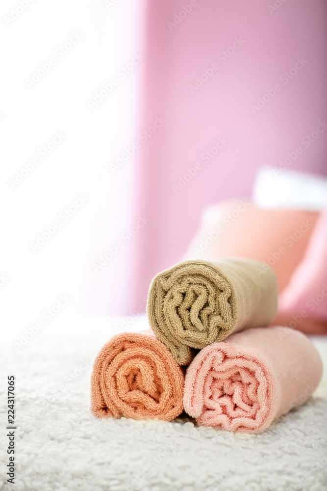 清洁床上的软毛巾