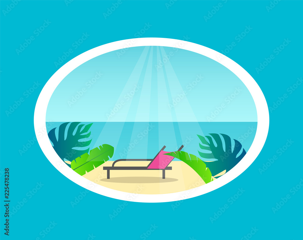 阳光下海边热带海滩上的躺椅