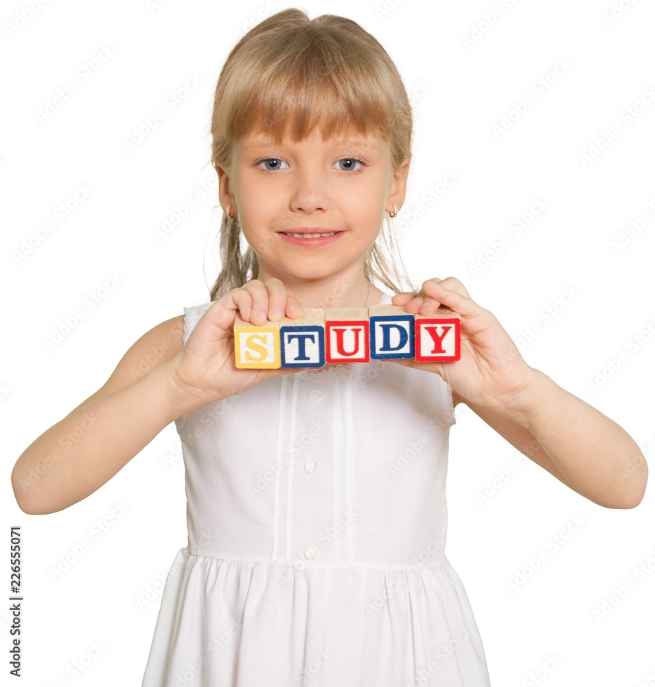 手拿文字学习的小可爱女孩被隔离在白色上