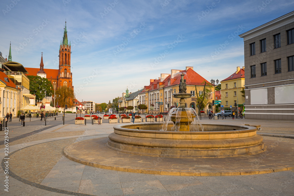 波兰比亚韦斯托克的科希丘斯科主广场和大教堂。