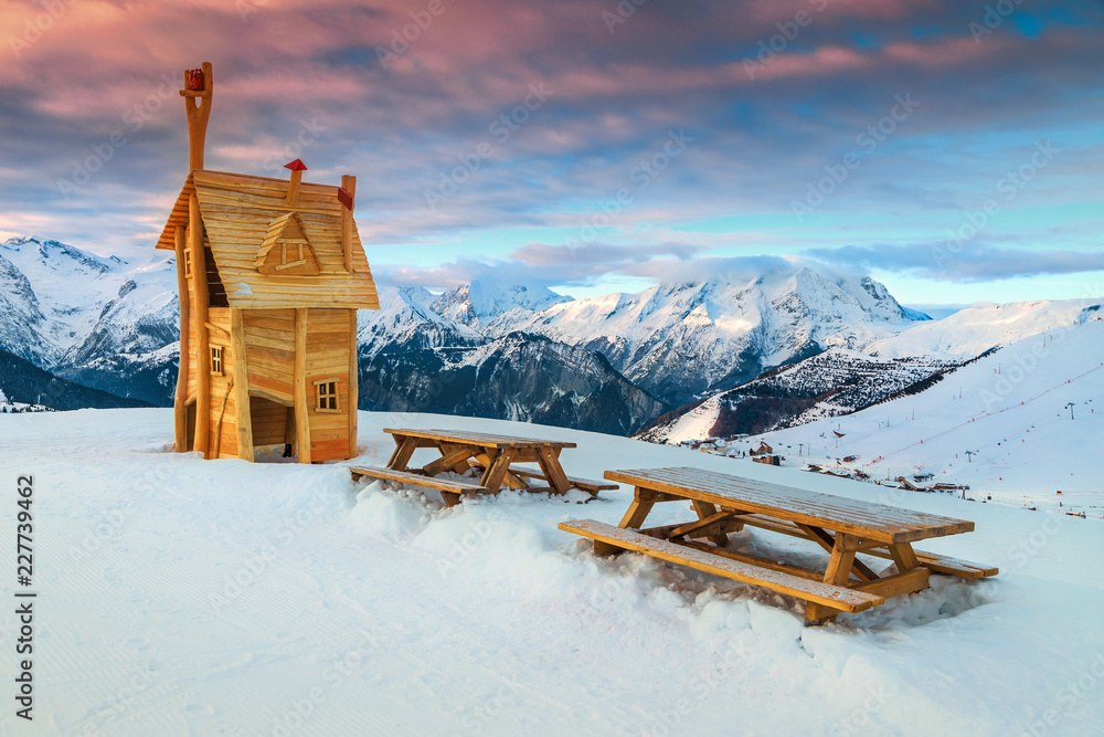 法国阿尔卑斯山风景优美的休息区
