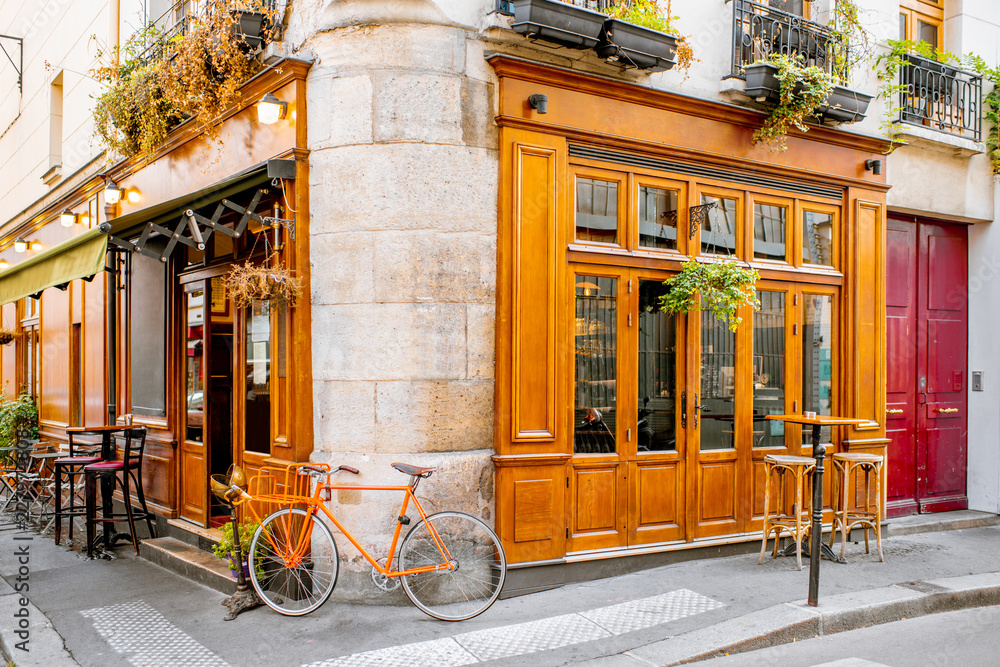 法国巴黎街头复古自行车的美丽橱窗