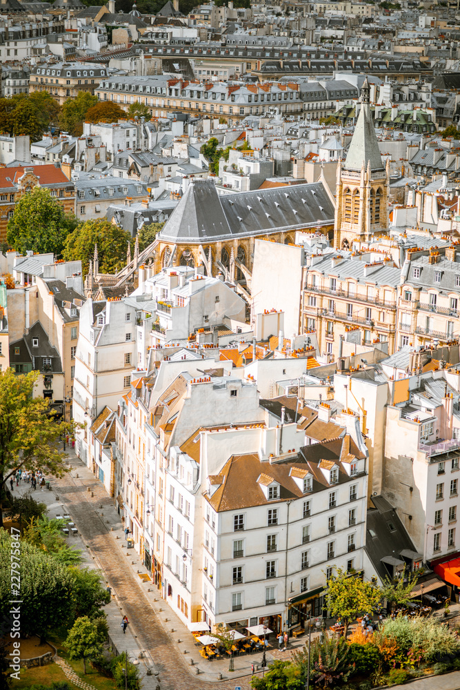 巴黎美丽住宅的俯视图