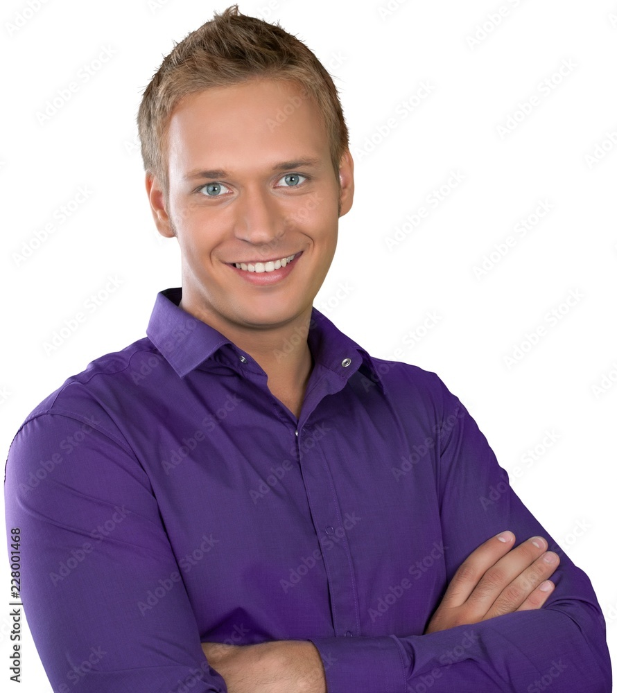 身穿紫色衬衫、白底隔离的年轻商务人士