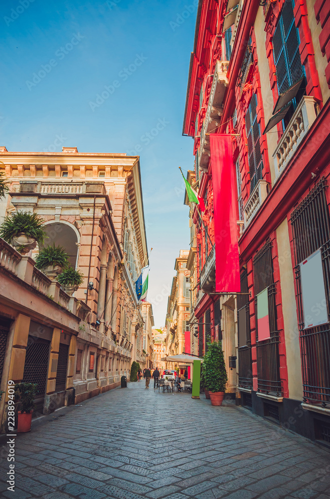 意大利利古里亚，热那亚夏日的美丽舒适街道