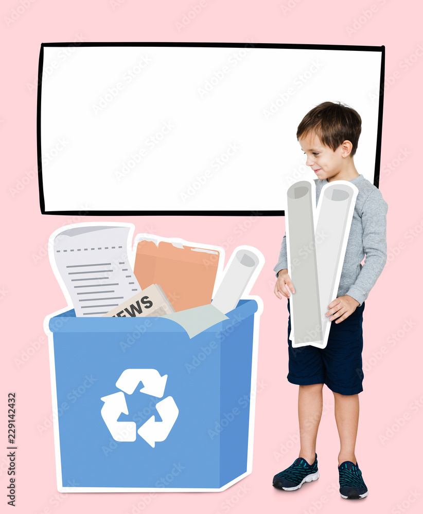 小男孩收集纸张进行回收