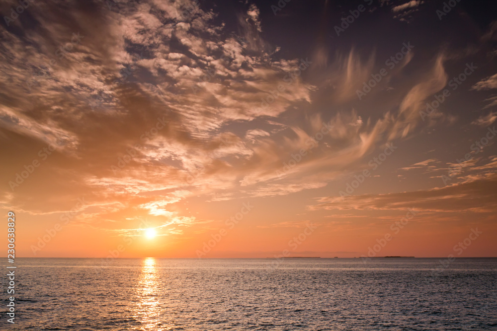 佛罗里达州基韦斯特沿海水域美丽的日落