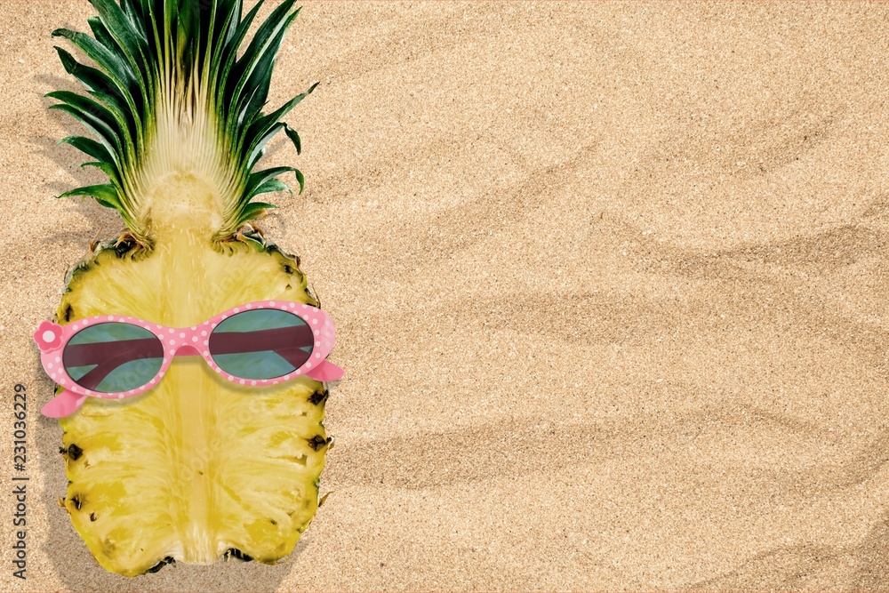 戴着墨镜的菠萝——暑假假期