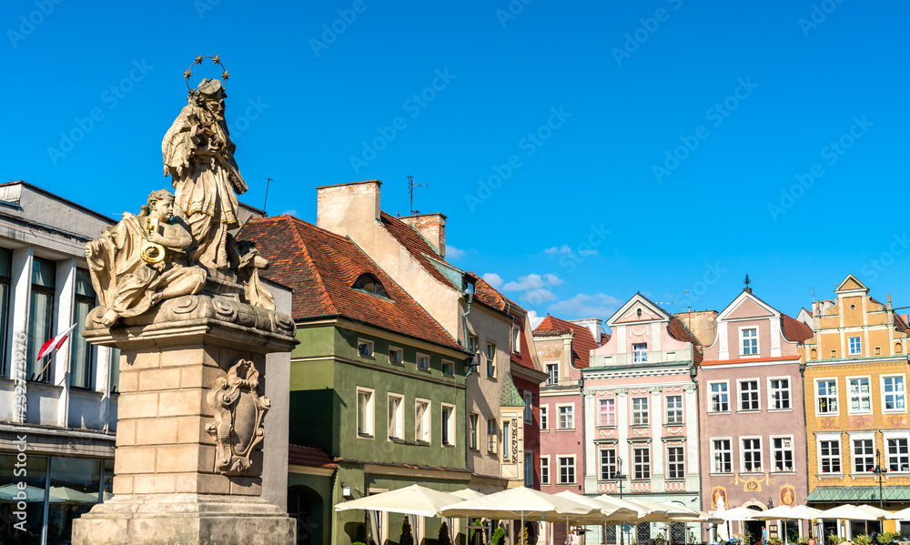 波兰波兹南老市场广场上的内波穆克圣约翰雕像
