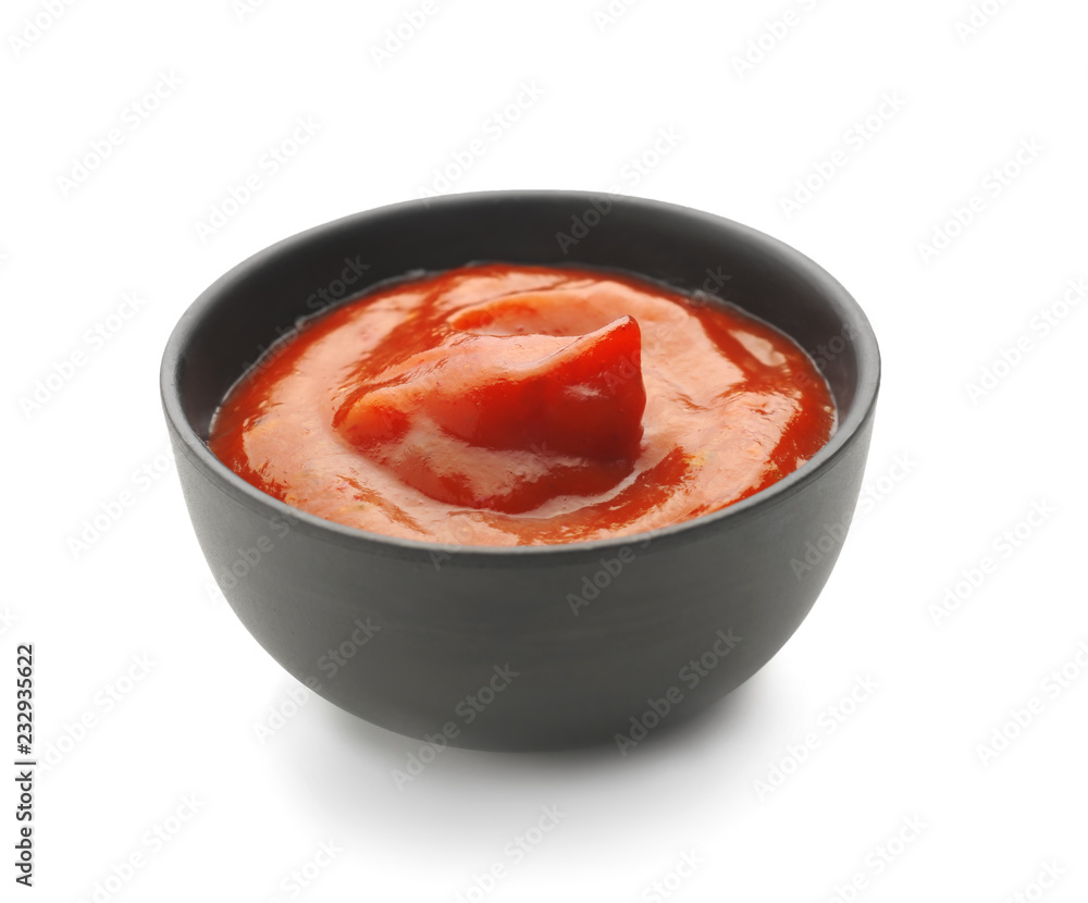 白底碗里的美味番茄酱