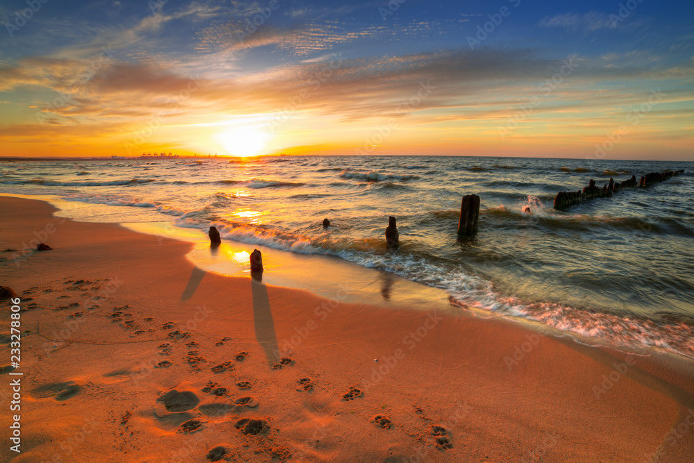 波兰波罗的海海滩令人惊叹的日落