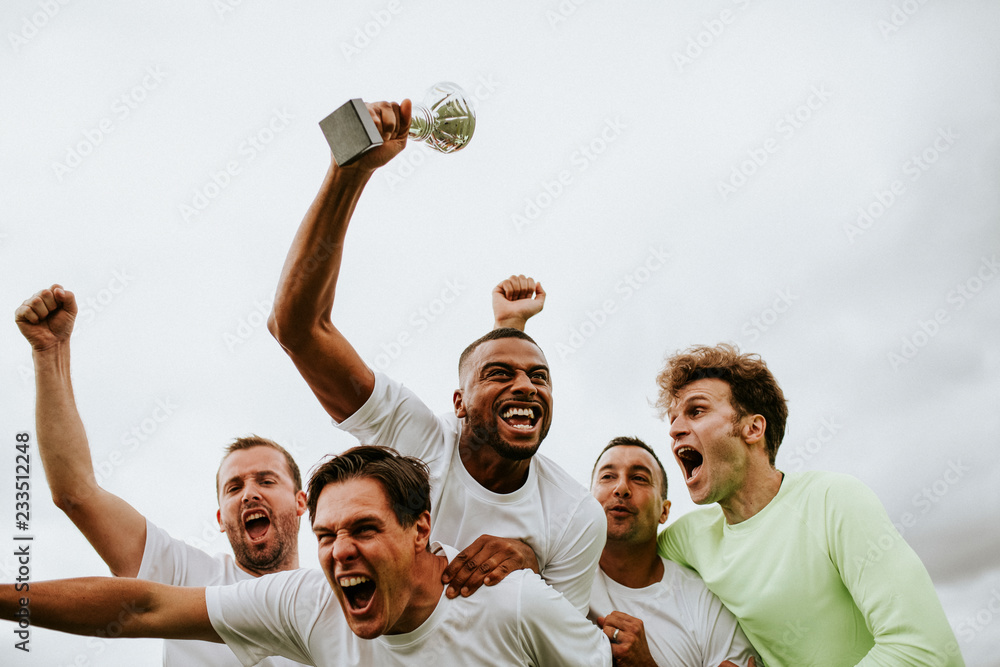 足球队庆祝胜利