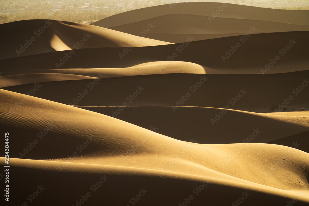 沙漠中沙丘的背景